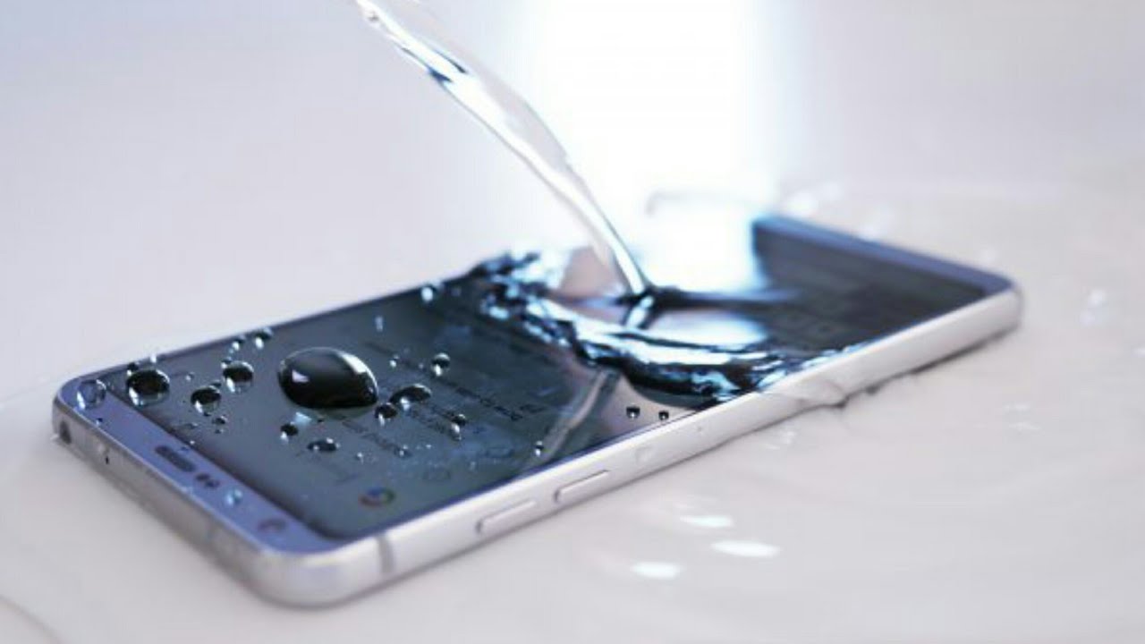 در هنگام ریختن آب روی گوشی چیکار بایدبکنیم؟